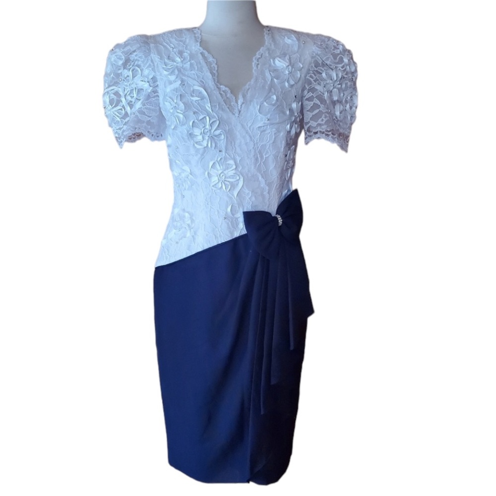 1980s Unlabeled Navy & White Lace Party Dress‎